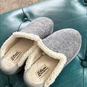 Dearfoams Gray Slippers with Cream Lining